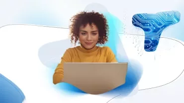Mulher no computador com fundo do Talent Trends 2025