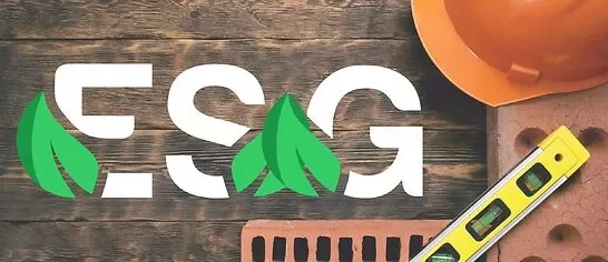 Letras ESG com folhas verdes, capacete laranja e nível de bolha.