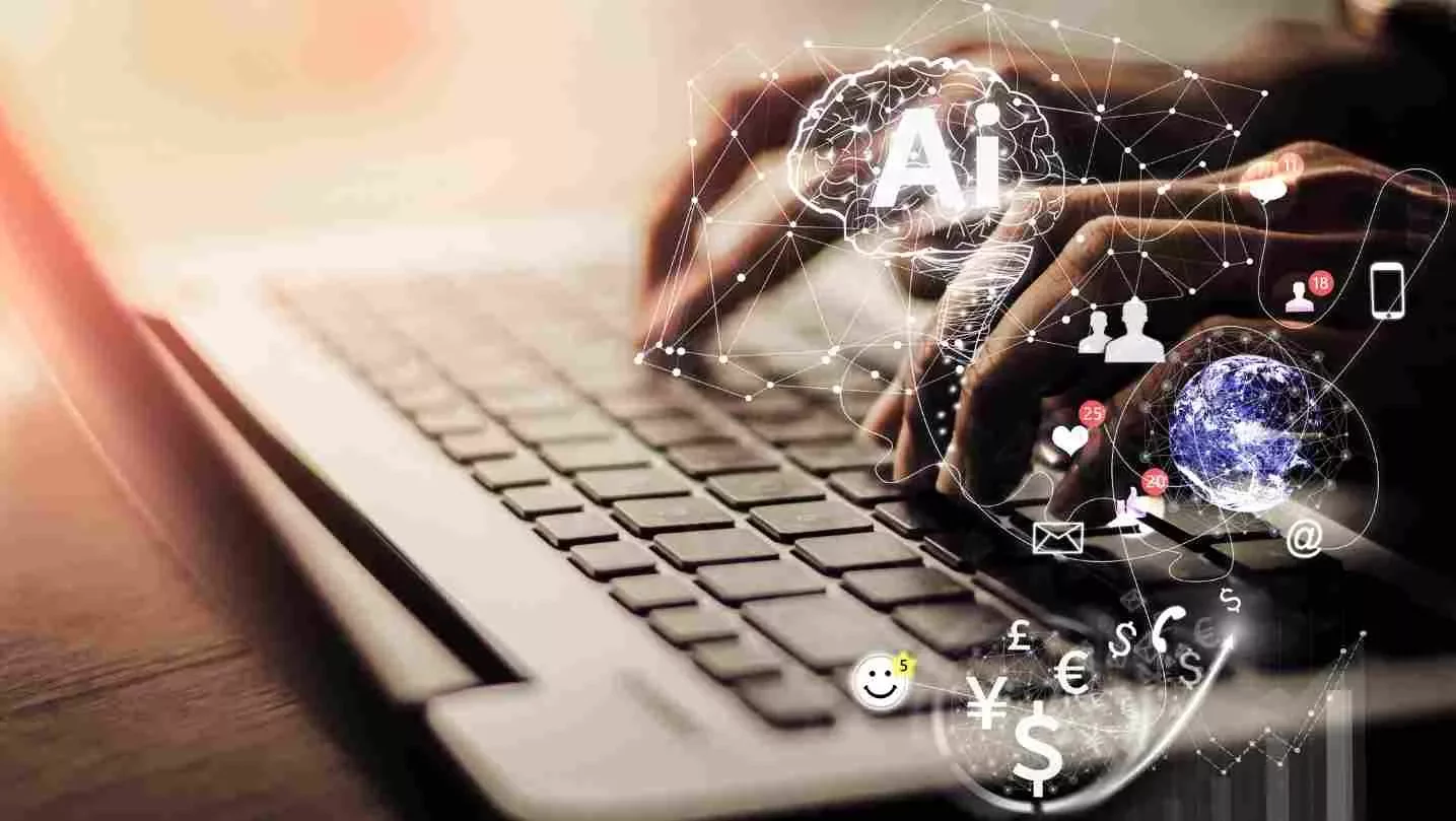 Mãos digitando em laptop com ícones de tecnologia e inteligência artificial.