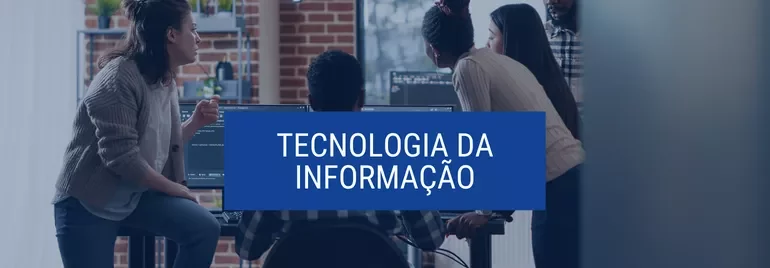 Grupo discutindo em frente a computadores com texto: Tecnologia da Informação.